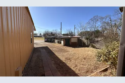404 N Wilson Street, Madisonville, TX 77864 - Photo 10