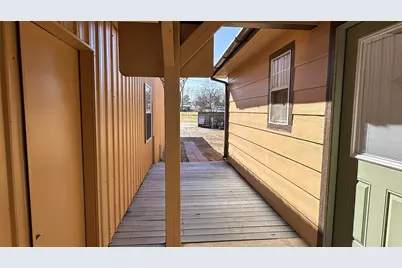 404 N Wilson Street, Madisonville, TX 77864 - Photo 6