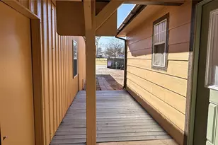 404 N Wilson St, Madisonville, TX 77864 - Photo 6