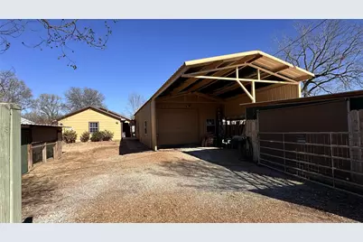 404 N Wilson Street, Madisonville, TX 77864 - Photo 1