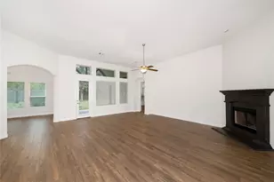 10243 S Goshawk Trl, Conroe, TX 77385 - Photo 10