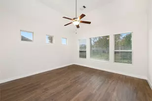 10243 S Goshawk Trl, Conroe, TX 77385 - Photo 8