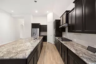 10243 S Goshawk Trl, Conroe, TX 77385 - Photo 4