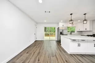 33 Kittiwake Ct, The Woodlands, TX 77380 - Photo 12