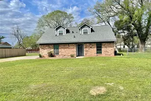 509 Dwyer St, Angleton, TX 77515 - Photo 2