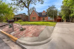 2010 Ave N 1/2, Huntsville, TX 77340 - Photo 2