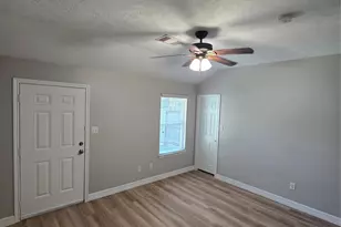 1043 Mann Rd, Conroe, TX 77303 - Photo 10