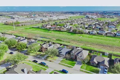 1527 Country Club Cove Dr, Baytown, TX 77521 - Photo 32