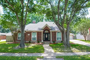 705 Eagle Lakes Dr, Friendswood, TX 77546 - Photo 1