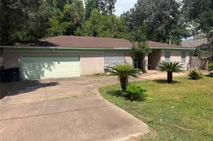 1714 W Sealy St, Alvin, TX 77511 - Photo 1
