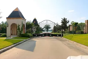 10923 Decatur St, Willis, TX 77318 - Photo 2