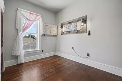 1519 17th St, Galveston, TX 77550 - Photo 32