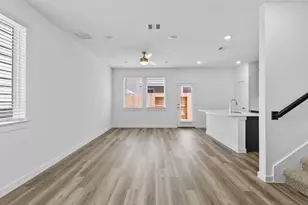 956 Green Vines Ln, Houston, TX 77091 - Photo 6