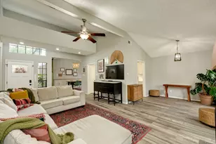 214 Zinnia St, Lake Jackson, TX 77566 - Photo 8