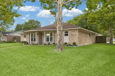 1801 Lazy Creek Lane, Pearland, TX 77581 - Photo 2