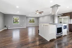 704 E Grand St, Whitewright, TX 75491 - Photo 6