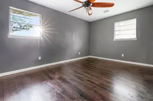 704 E Grand St, Whitewright, TX 75491 - Photo 8