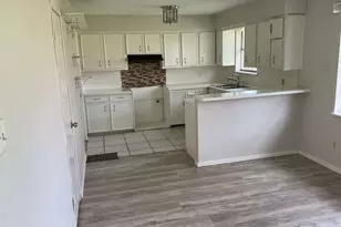 117 Bastrop St, Angleton, TX 77515 - Photo 2