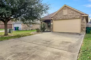1012 Rosewood Ln, Angleton, TX 77515 - Photo 2