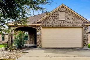 1012 Rosewood Ln, Angleton, TX 77515 - Photo 1
