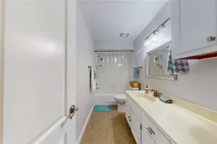 10429 Schaper Rd, Galveston, TX 77554 - Photo 8