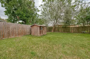 2051 Santa Rosa St, Houston, TX 77023 - Photo 32