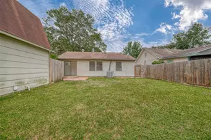 2051 Santa Rosa St, Houston, TX 77023 - Photo 30