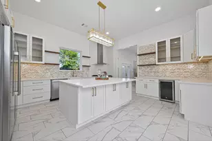 8006 Longridge Dr, Houston, TX 77055 - Photo 10