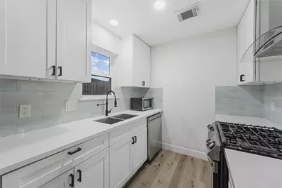 9618 Glenwood Forest Drive, Houston, TX 77078 - Photo 12