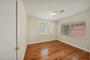 903 E Spreading Oak Dr, Houston, TX 77076 - Photo 18