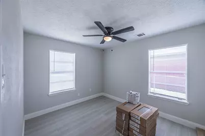 5007 Northridge Drive, Houston, TX 77033 - Photo 18