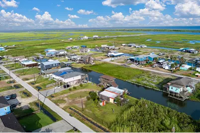 1123 Rosenbloom, Crystal Beach, TX 77650 - Photo 4
