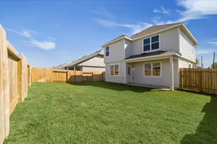 715 Gavin Walker Dr, Rosharon, TX 77583 - Photo 2