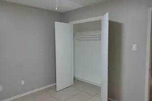 1102 W Tri Oaks Ln, Houston, TX 77043 - Photo 12