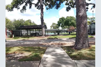 1102 W Tri Oaks Lane #103, Houston, TX 77043 - Photo 28
