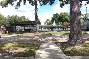 1102 W Tri Oaks Ln, Houston, TX 77043 - Photo 28