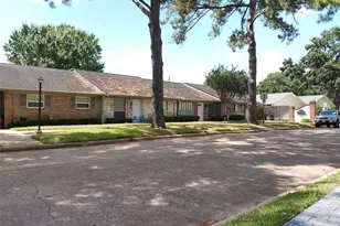 1102 W Tri Oaks Ln, Houston, TX 77043 - Photo 30