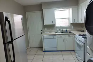 1102 W Tri Oaks Ln, Houston, TX 77043 - Photo 4