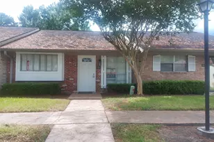 1102 W Tri Oaks Ln, Houston, TX 77043 - Photo 1