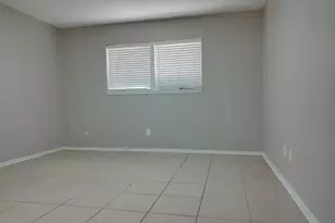 1102 W Tri Oaks Ln, Houston, TX 77043 - Photo 16