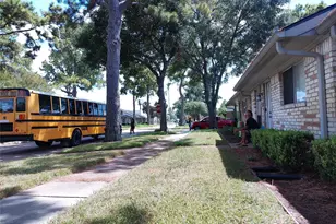 1102 W Tri Oaks Ln, Houston, TX 77043 - Photo 30