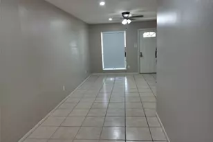 1102 W Tri Oaks Ln, Houston, TX 77043 - Photo 8