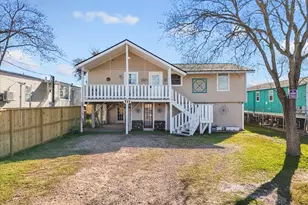 711 10th St, Dickinson, TX 77539 - Photo 2