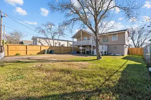 711 10th St, Dickinson, TX 77539 - Photo 32