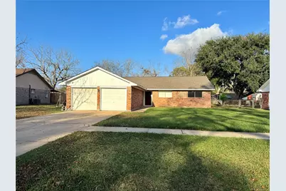 1415 Avenue C, Danbury, TX 77534 - Photo 1