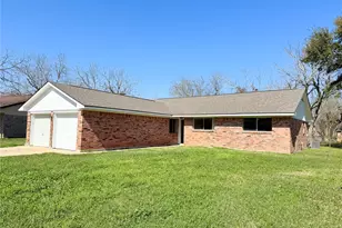 1415 Avenue C, Danbury, TX 77534 - Photo 2