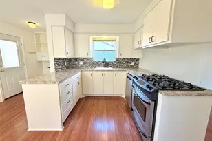 1415 Avenue C, Danbury, TX 77534 - Photo 8