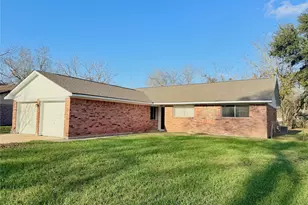 1415 Avenue C, Danbury, TX 77534 - Photo 2