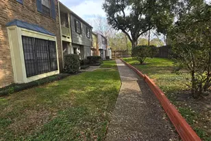 8355 Nairn St, Houston, TX 77074 - Photo 2