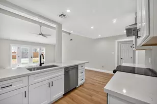 5743 Ludington Dr, Houston, TX 77035 - Photo 18